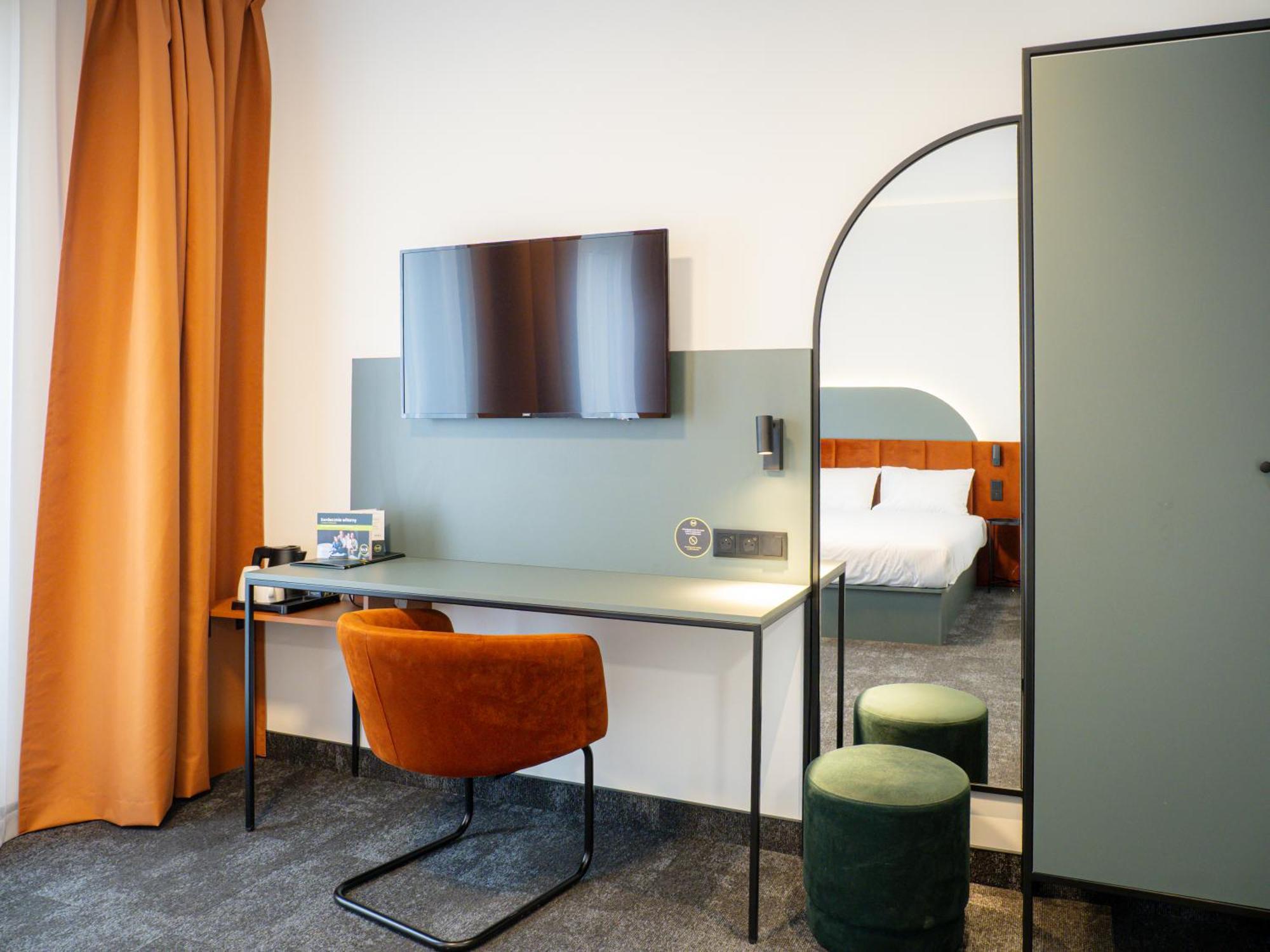 B&B Hotel Leszno Экстерьер фото